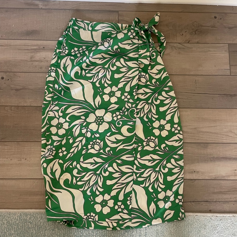 Source Unknown Green and White Floral Maxi Skirt